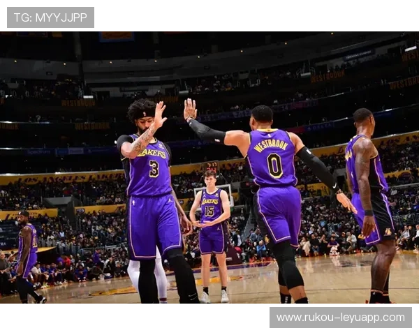 威少大前锋转型，三连胜展现全面实力，威少三阵