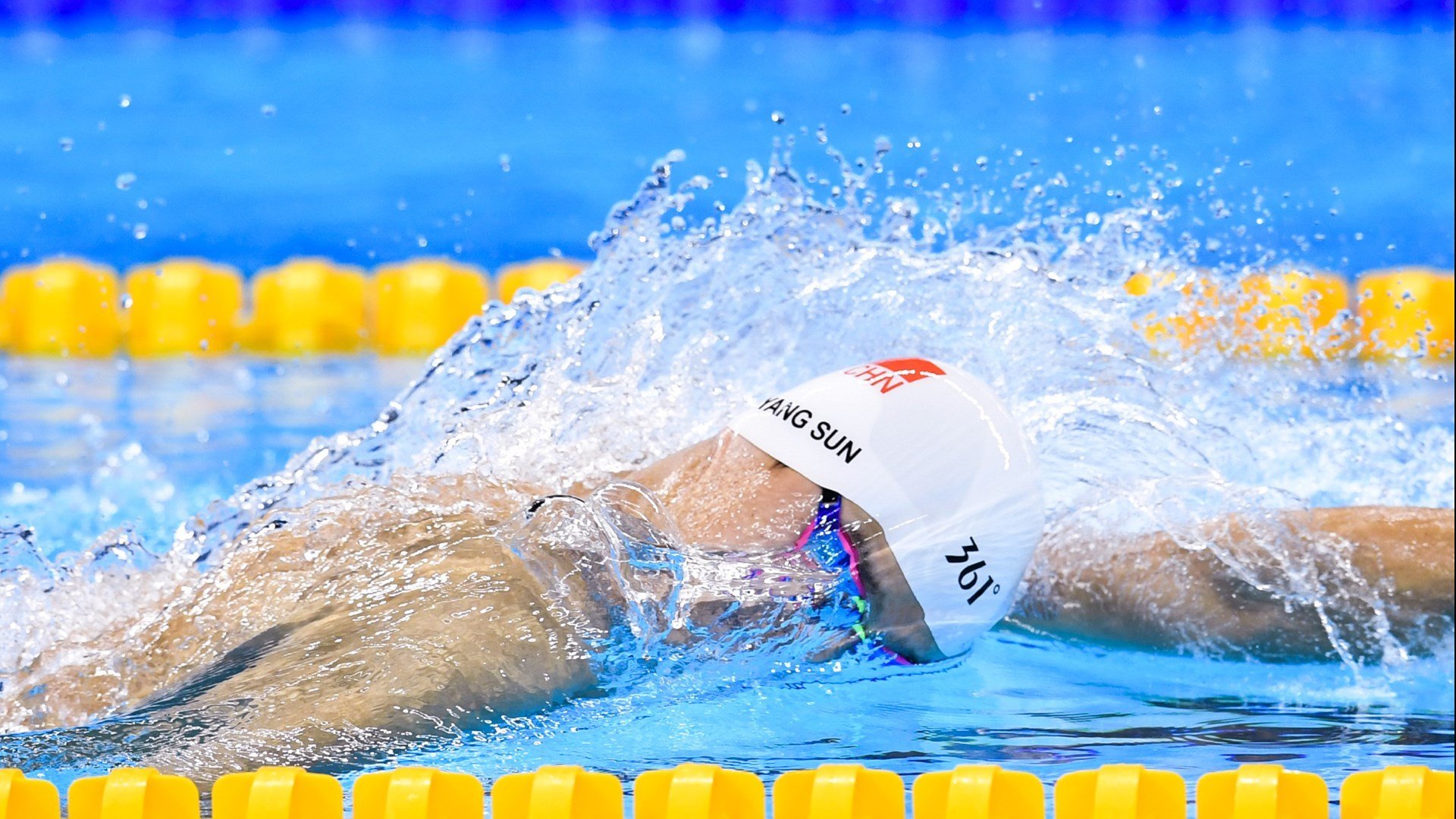 米切尔表示希望通过配合提升团队效率，米切尔的合同